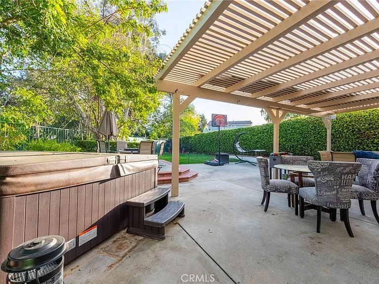 10 Valley Crest Rd — Photo 39