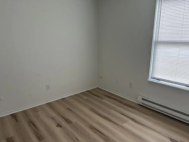 270 Everett Ave — Photo 7