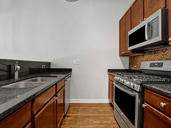 5th image of 1111 W 14th Pl Unit 111