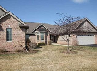 208 Eagles Cove Cir, North Prairie, WI 53153