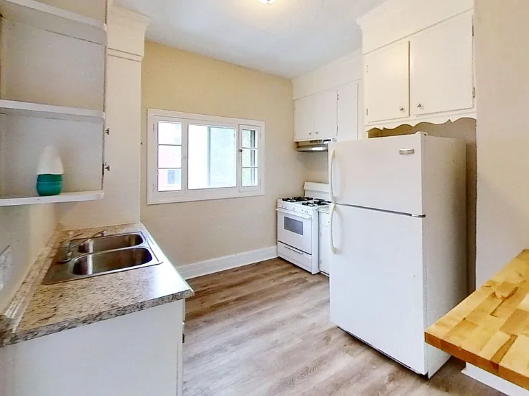 96 Laburnam Cres #3 — Photo 7