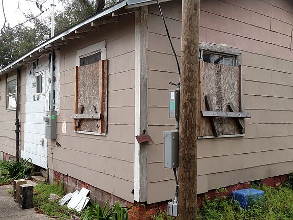 2nd image of 415 E Jordan St
