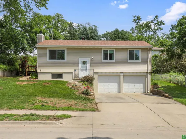 1835 N 111th St, Omaha, NE 68154