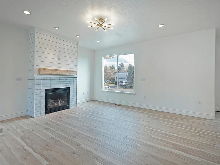 75 N 200 E — Photo 8
