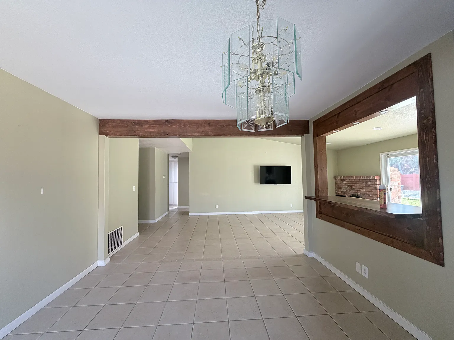 3 bed, 1322 sqft, $3,200 — Photo 4
