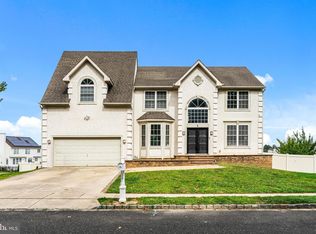 5 Waterview Dr, Sicklerville, NJ 08081