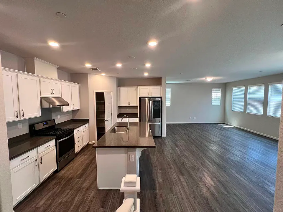 2727 Mabry Dr