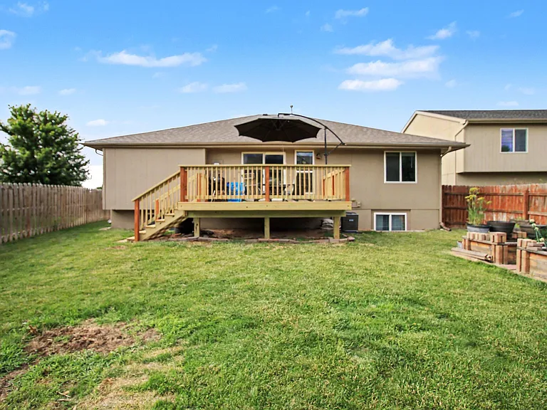 4615 Springview Dr — Photo 15