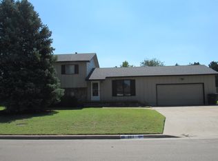 107 Tanglewood Dr, Dodge City, KS 67801