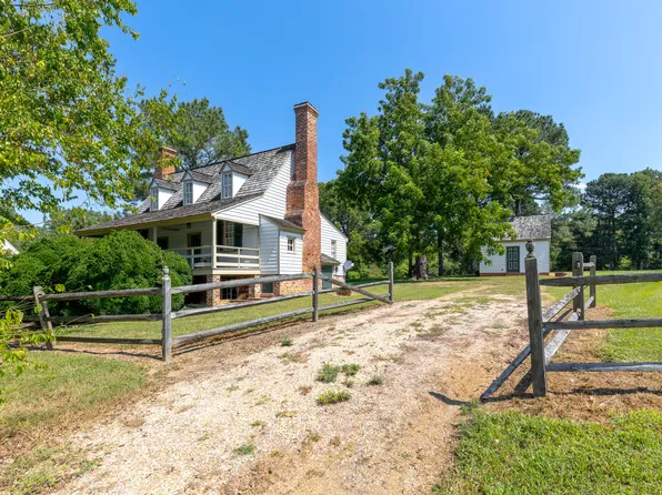 11826 Colonial Trl W, Spring Grove, VA 23881