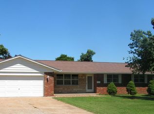 222 Tower Hill Dr, Columbia, IL