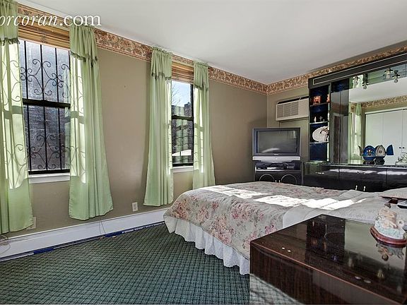 4th image of 258 Bedford Ave #2
