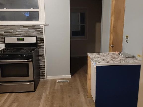 4th image of 2977 N Michigan Ave