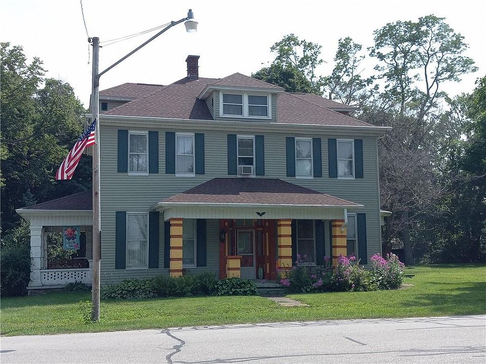1st image of 209 E Washington St