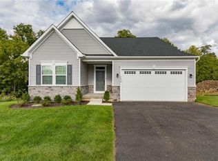 1052 Woodmont Ln, Catasauqua, PA 18032