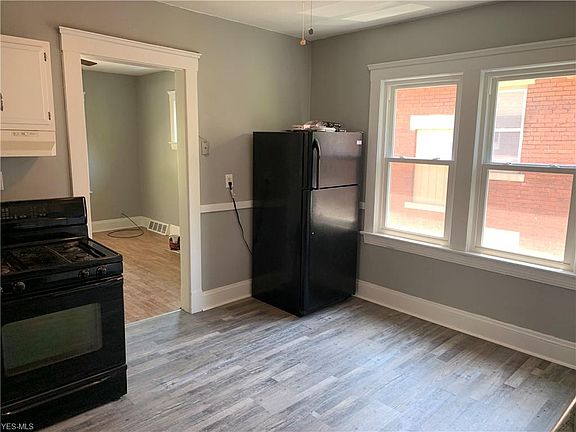 4th image of 1586 Winchester Ave
