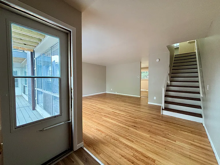 1105 Catalpa Cir — Photo 2