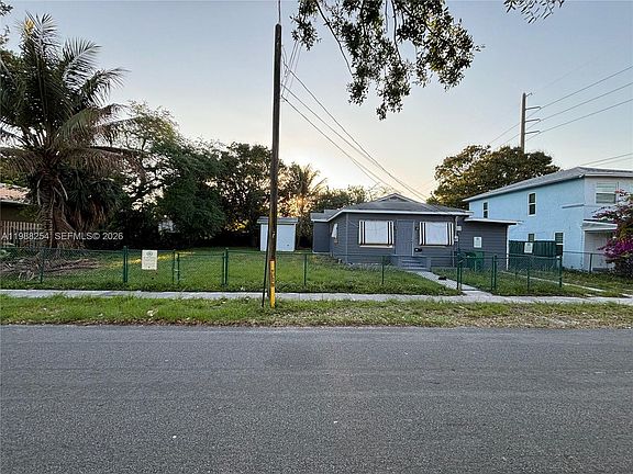 3rd image of 214 SW 1st Ave