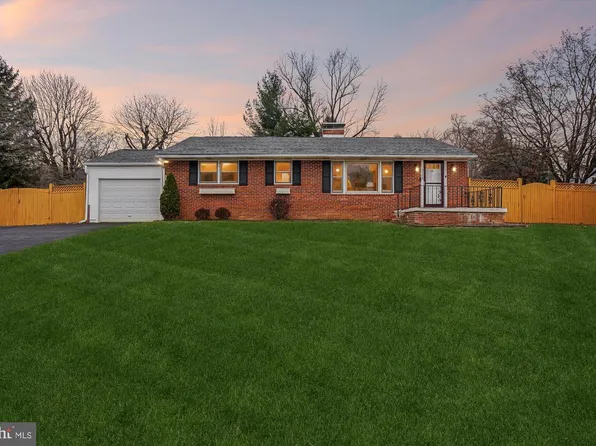 5708 Lakeview Dr, Frederick, MD 21702