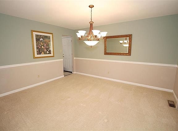 4th image of 806 Guenevere Dr