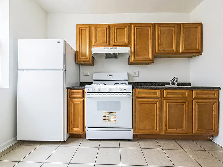 1145 N LeClaire — Photo 18