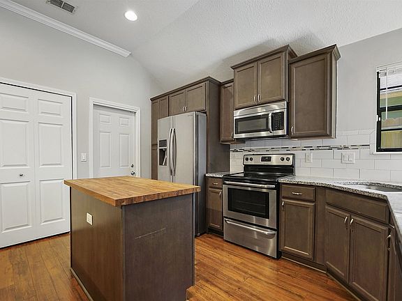 4th image of 4442 Goodbys Hideaway Dr N