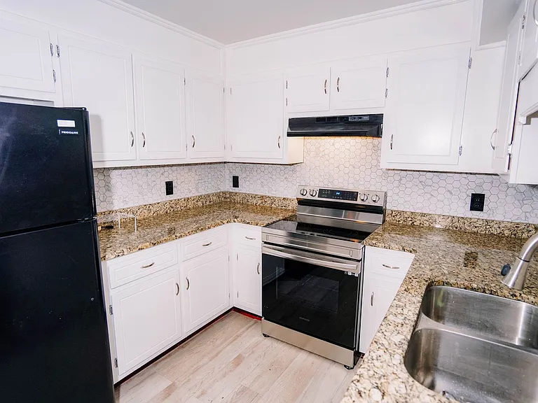 9018 Mahogany Row SE — Photo 6