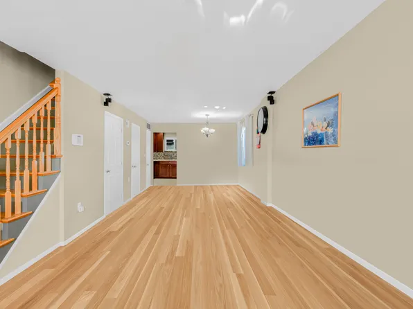 23 Deirdre Court image 4 of 25