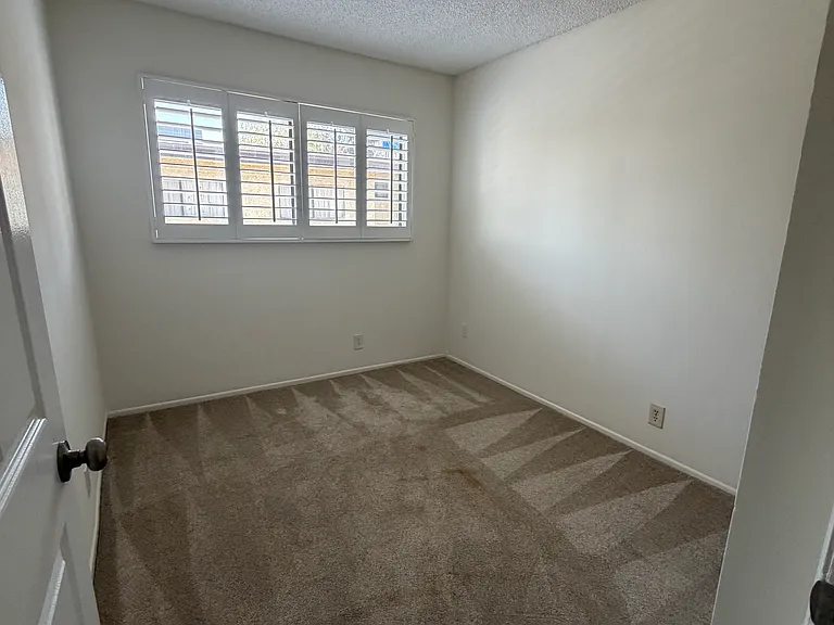 9131 Burnet Ave — Photo 9