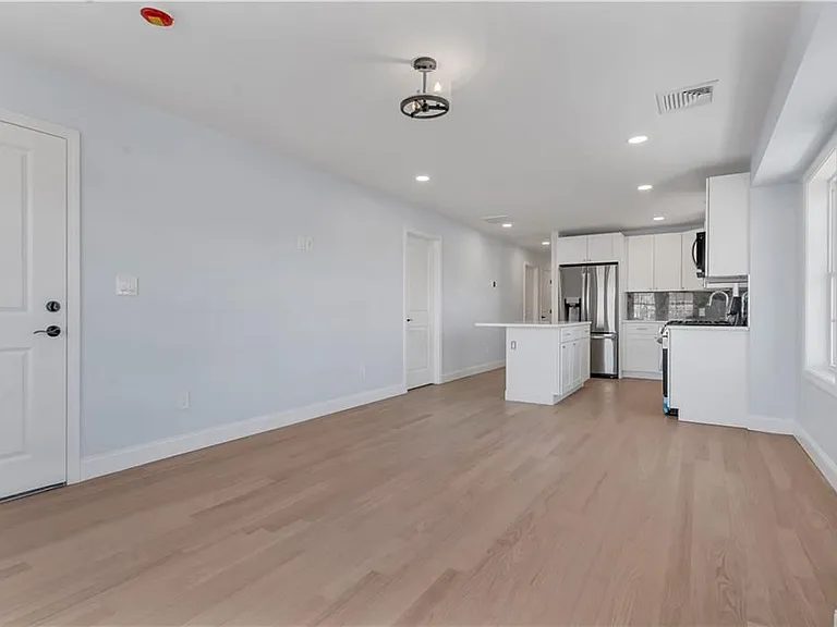 10 Anthony Ave #2 — Photo 16