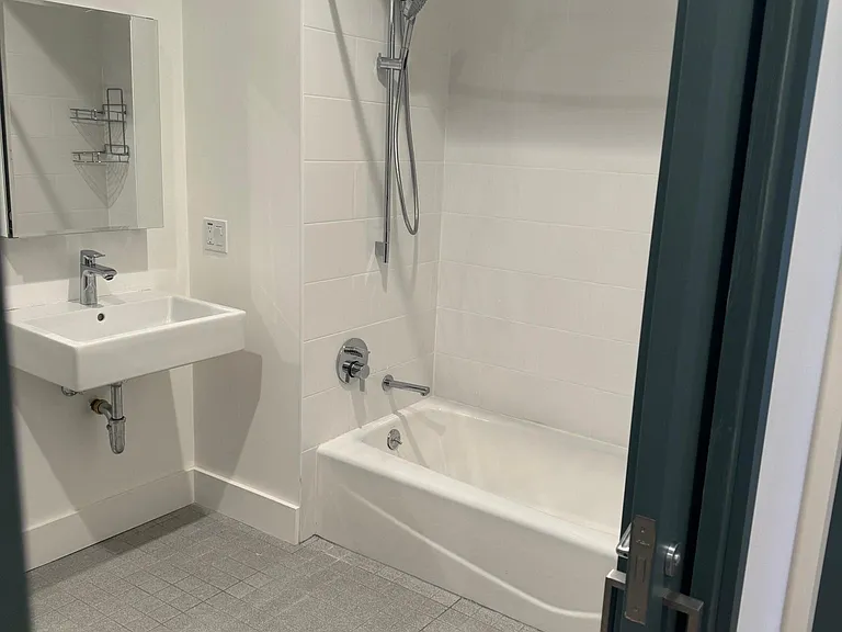 580 Grand Ave #401 — Photo 8