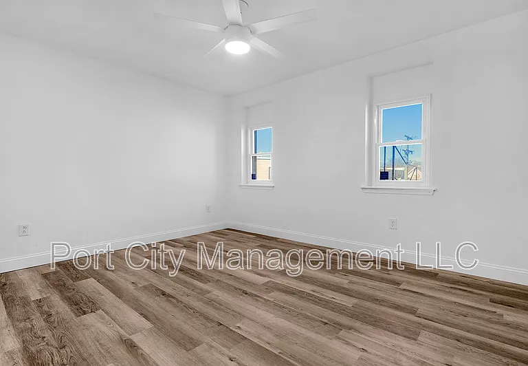 312 E 22nd St — Photo 18