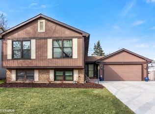 698 Morning Glory Ln, Bartlett, IL 60103