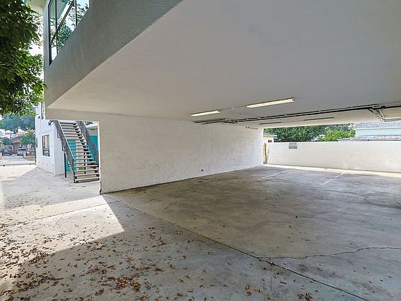 3rd image of 1277 W 23rd St APT 4