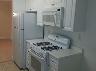 100 Hampden Dr APT 1B, Norwood, MA 02062