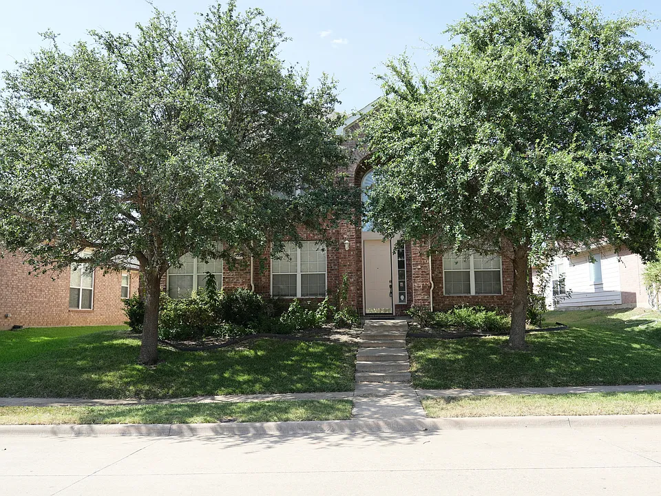 2032 Fox Glen Dr