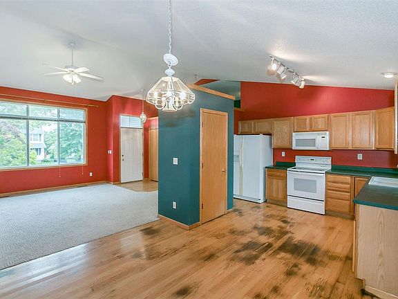 5th image of 840 Fairview Ln
