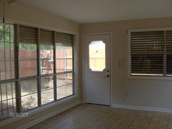 5th image of 4904 Dahlia Ln