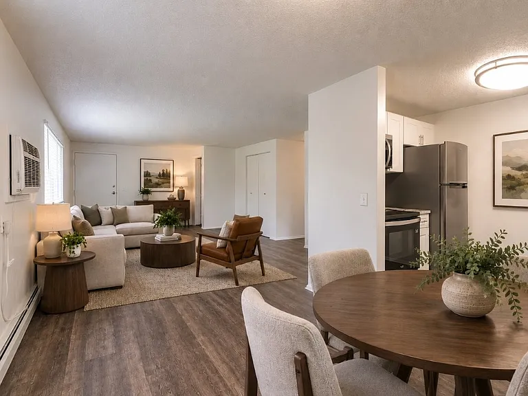 Creek Hill Apartment Homes — Photo 2