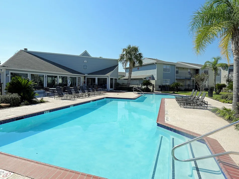 ashford-briar-point-houston-tx-Swimming Pool