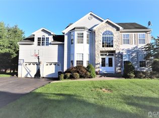 40 Whispering Pines Way, Piscataway, NJ 08854