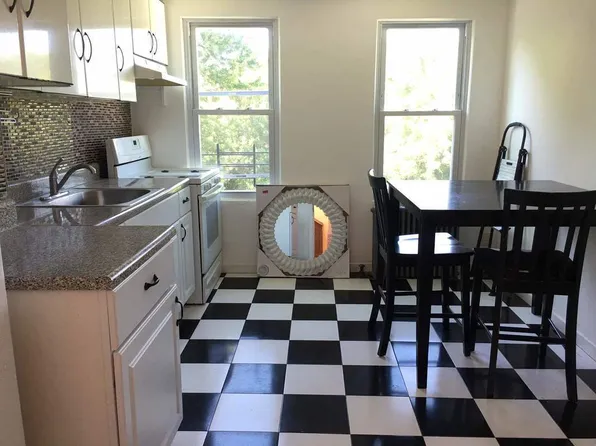 6031 62nd Ave, Maspeth, NY 11378