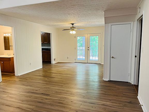 5th image of 2289 Roscoe Rd