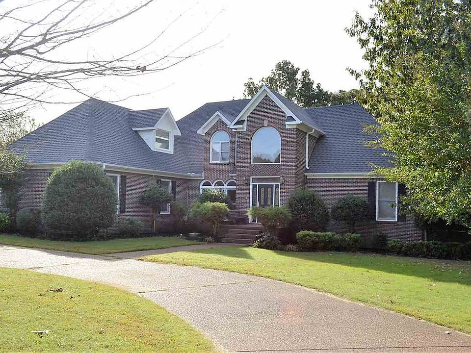 1st image of 70 Stonehenge Dr