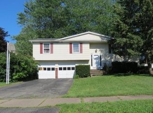28 Webber Dr, Rochester, NY 14626