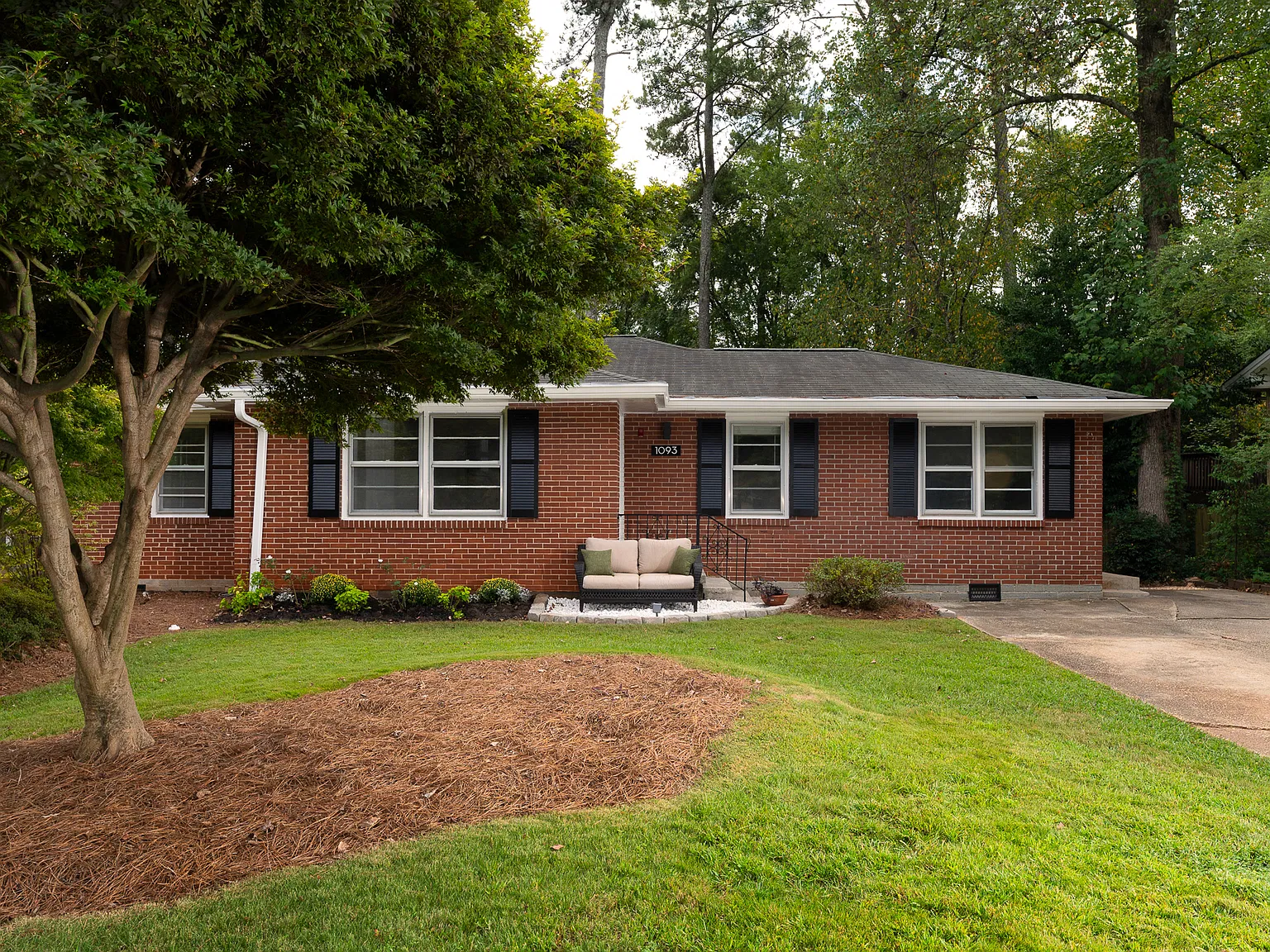 3 bed, 1355 sqft, $2,400 — Photo 1