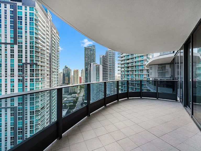 Brickell Plz — Photo 4