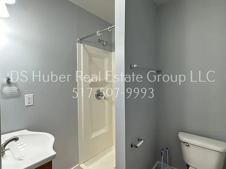 2208 Marcus St — Photo 9