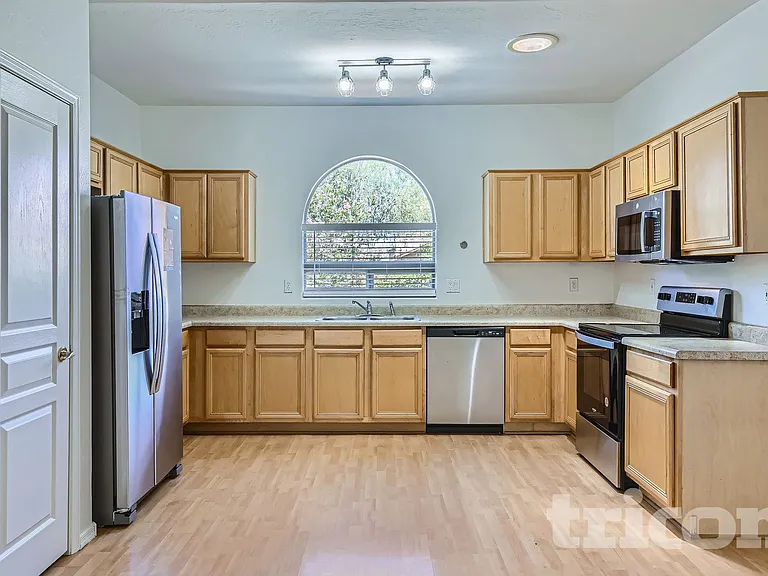 2733 E Gary Way — Photo 6