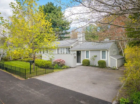 55 Old Essex Rd, Manchester, MA 01944